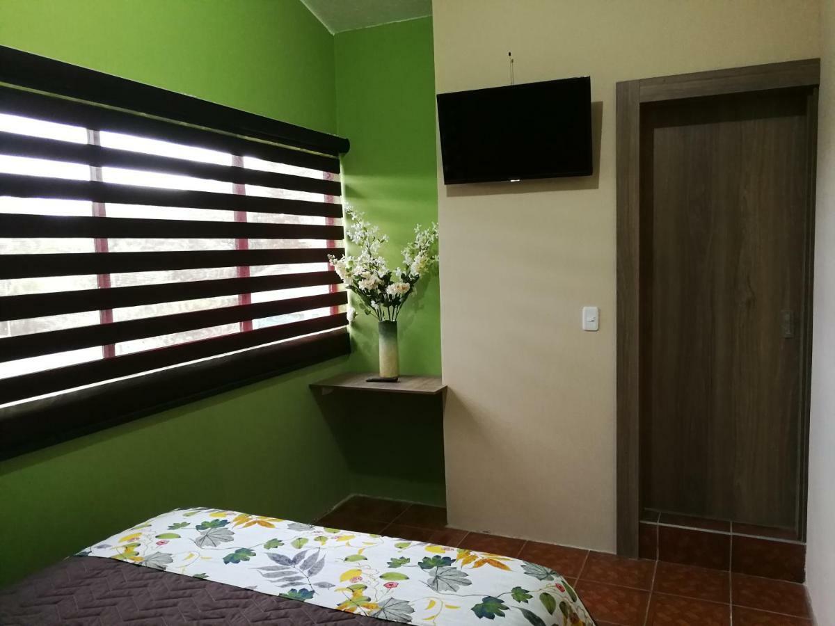 Chapelet Hostal Табабела Екстериор снимка